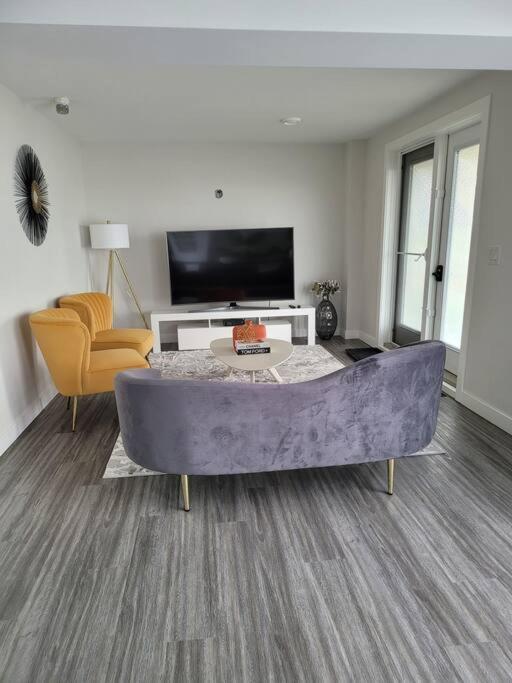 Luxury One Bedroom Γουίνιπεγκ Εξωτερικό φωτογραφία