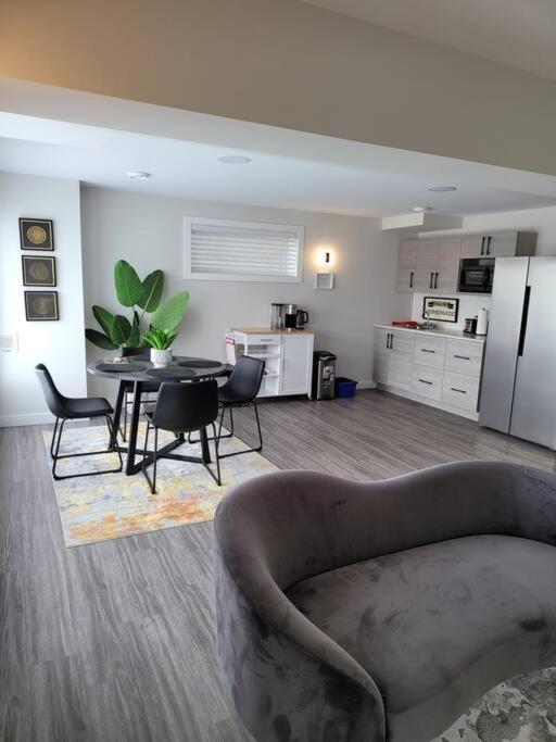 Luxury One Bedroom Γουίνιπεγκ Εξωτερικό φωτογραφία