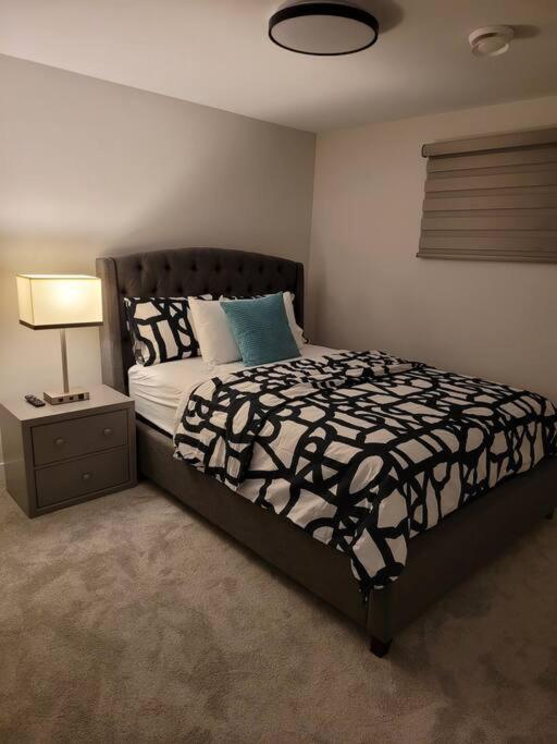 Luxury One Bedroom Γουίνιπεγκ Εξωτερικό φωτογραφία