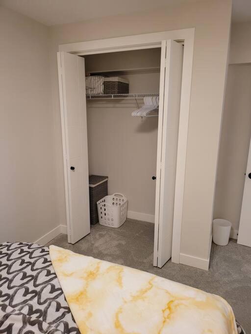 Luxury One Bedroom Γουίνιπεγκ Εξωτερικό φωτογραφία